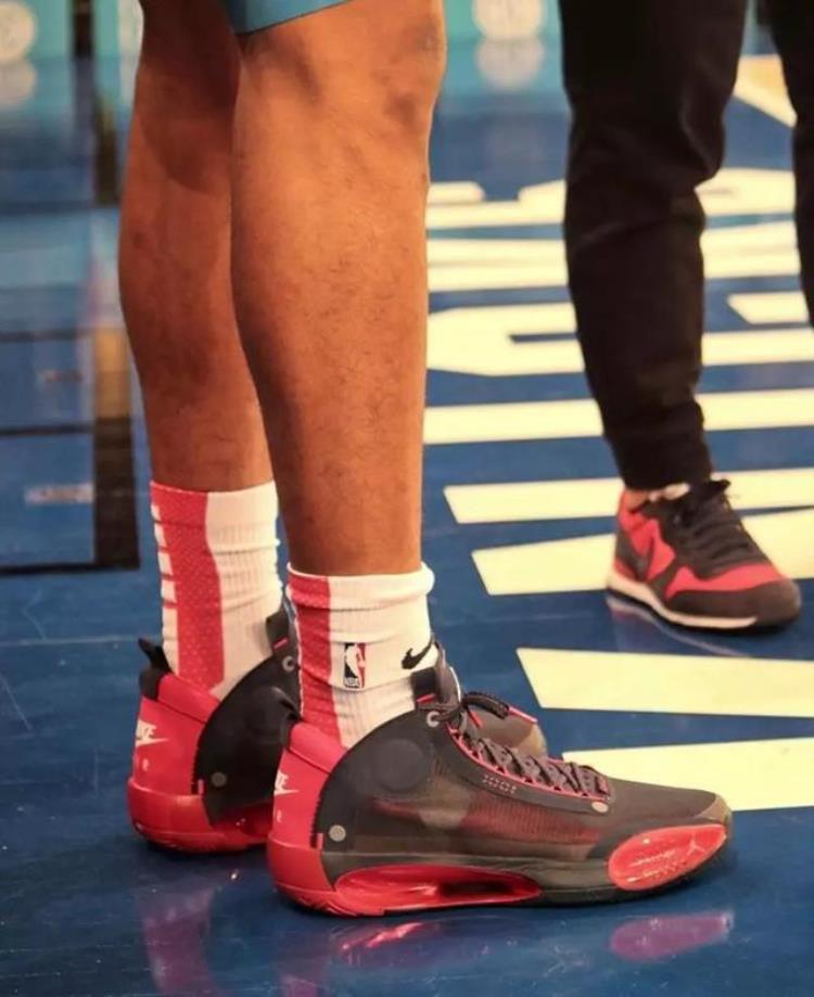 李宁有哪些篮球鞋系列「NBA球员上脚李宁2双高颜值球鞋詹姆斯17代空中大灌篮配色」