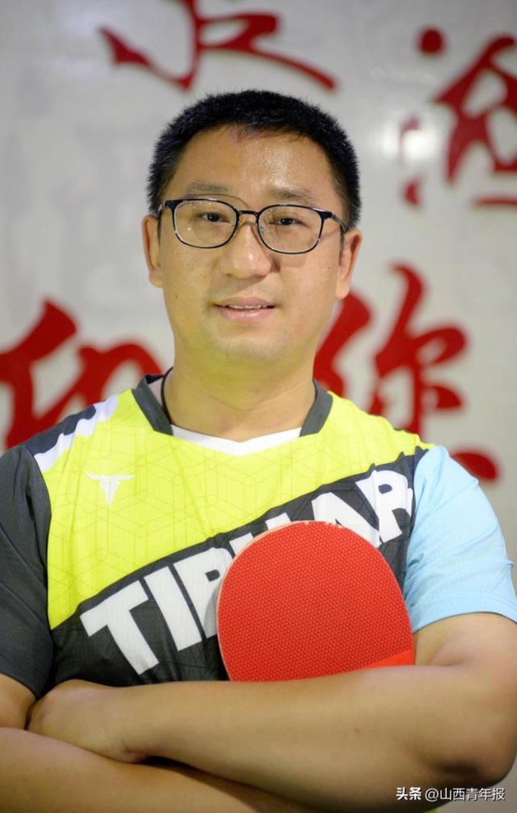 打乒乓球的刘教练「帅领乒乓球俱乐部创始人刘帅始于热爱教球育人携手追梦」