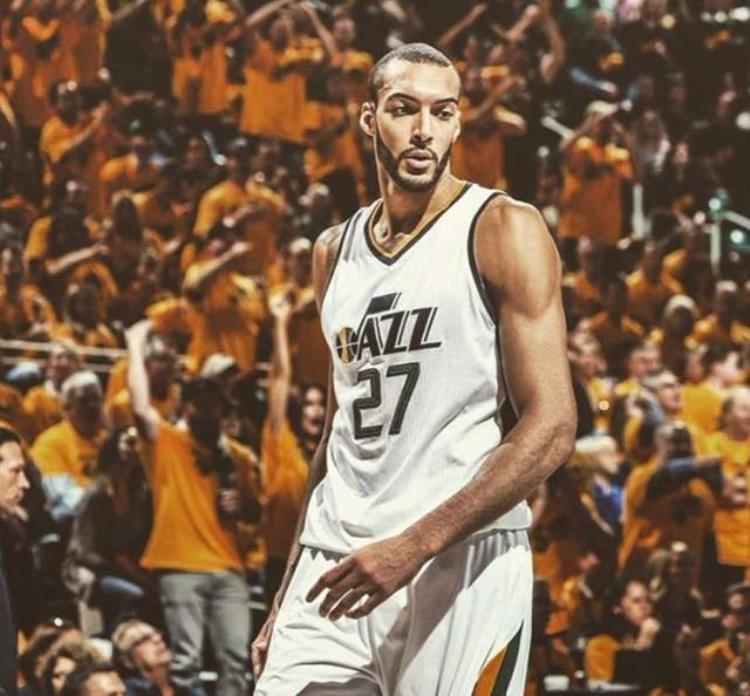 周琦臂展2米33NBA历史第8人球迷评论没用还不是打不了NBA