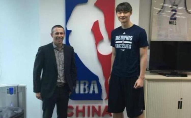 王哲林被选中了NBA为什么没去「被选中4年王哲林为什么没打上NBA球探报告上6个缺点太致命」