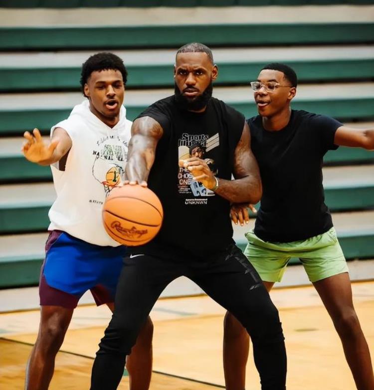 如果普通篮球爱好者去打一场nba有什么办法能让他得分「如果普通篮球爱好者去打一场NBA有什么办法能让他得分」