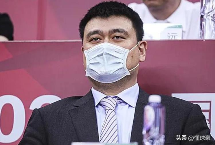 姚明在nba收入「姚明NBA八年赚9304万美元中国篮协抽走了多少数字惊人」