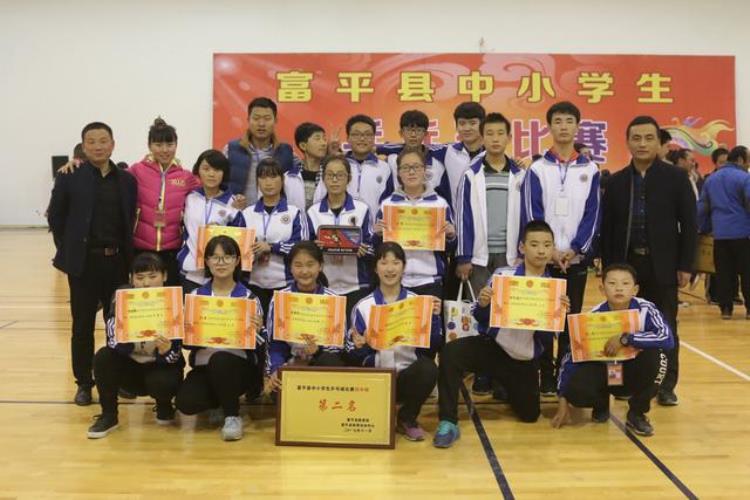 富平中学在县乒赛中获初中组男单男双冠军