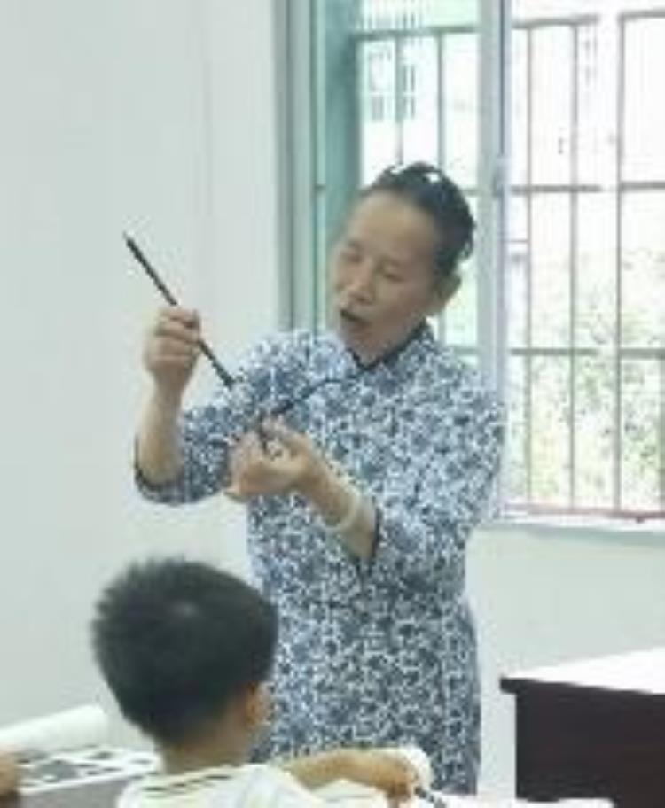让孩子们的校外课堂天天有收获日日有精彩记柳州市关工委校外学习站的老师们