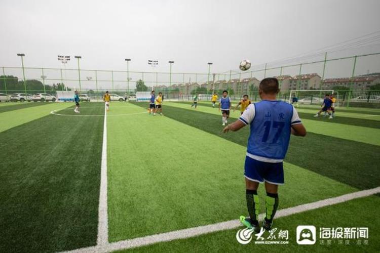 济南校园足球「这片没有欢呼声的球场载着济南唯一聋人足球队的梦想」