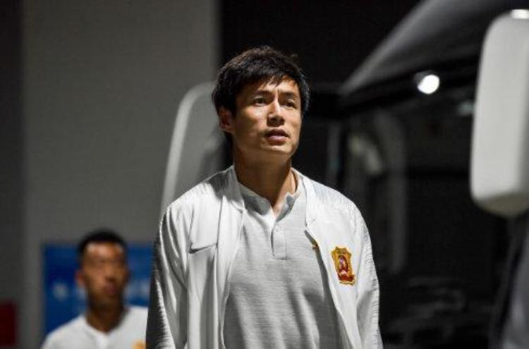 中超球员不同意降薪「中国球员反对降薪四大理由成为笑话中国足协高层应该反思」