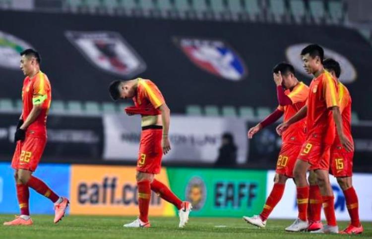 白岩松评中国足球「央视名嘴白岩松犀利剖析中国足球最新提出4大关键性疑难问题」