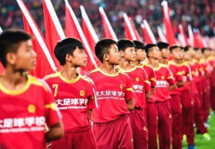 看中国足球的发展史你就知道为何七八十年代还不错如今却落寞了