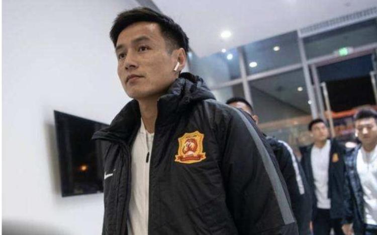 中超球员不同意降薪「中国球员反对降薪四大理由成为笑话中国足协高层应该反思」
