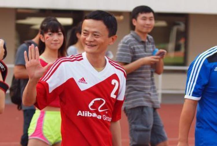中国为何踢不好足球「为什么中国踢不好足球马云一语中的遇到冲突时就退缩了」