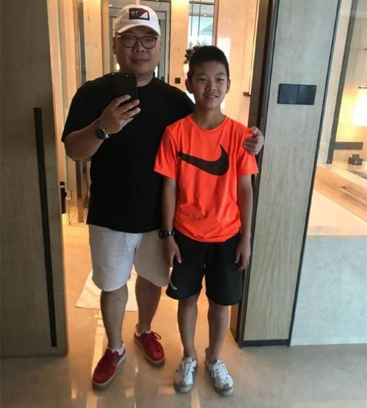 德云社名嘴如何评中国足球论战他儿子在鲁能冠军梯队踢球