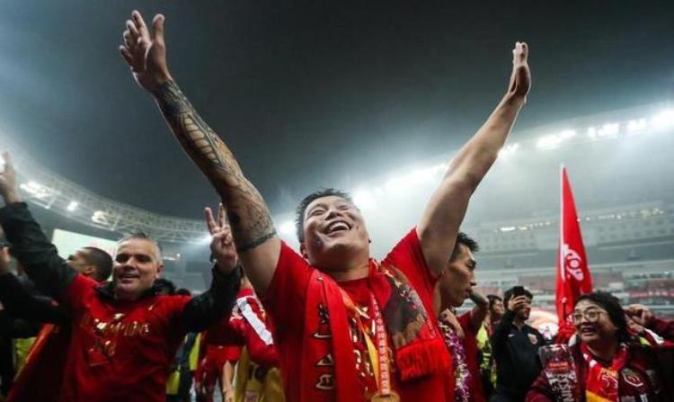 中国足球需要更多的上港还是更多的恒大球员「中国足球需要更多的上港还是更多的恒大」