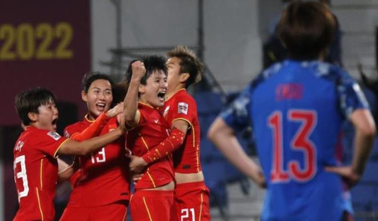 没有对比就没有伤害中国男足比赛中发型很整齐而女足发型凌乱