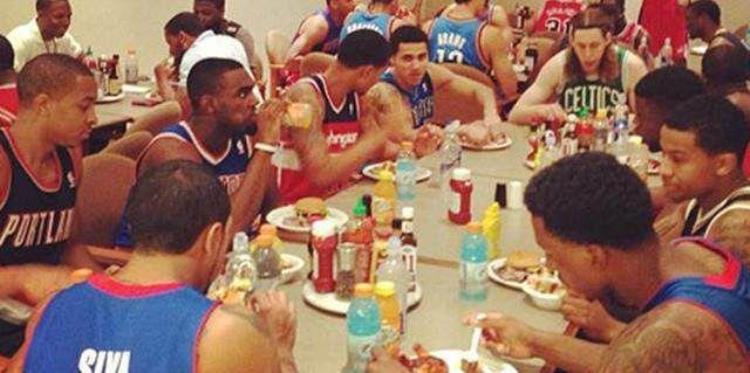 NBA球员独家食谱曝光詹姆斯一日三餐极其严格近10年没碰猪肉