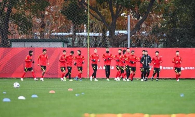 下午13点北京媒体做出争议报道中国足球成笑话球迷骂声一片