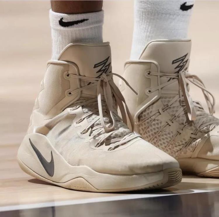 拉塞尔上脚篮球鞋「NBA球员上脚拉塞尔穿支线球鞋全明星球衣来了」
