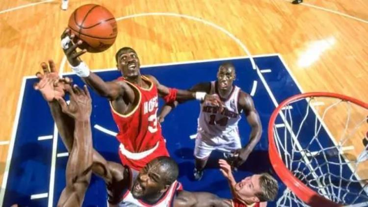 nba过去四十年的历年最强球员90年代是谁「NBA过去四十年的历年最强球员90年代」
