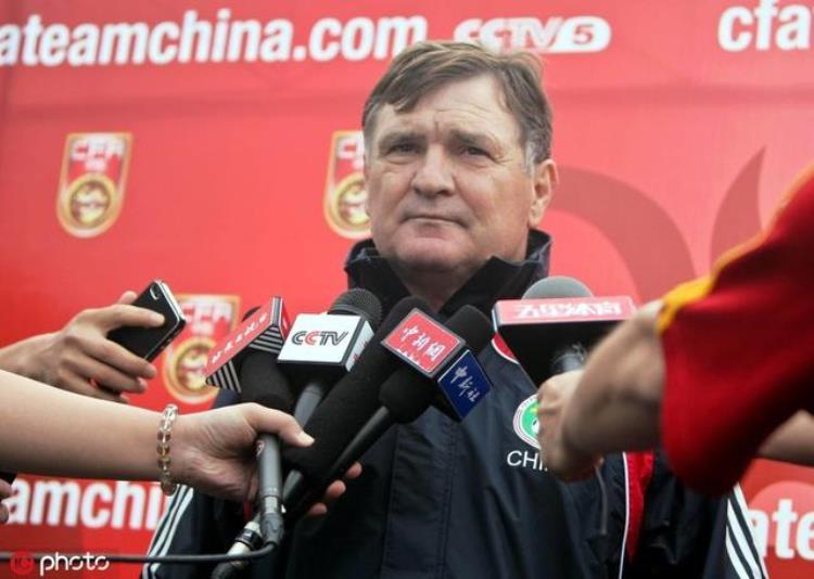 中国足球职业化进程「中国足球史话从低谷爬起市场化和职业化让中国足球重新前行」