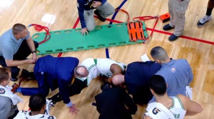 NBA球员受伤后众星都什么反应对手也暖心祈祷别让悲剧发生