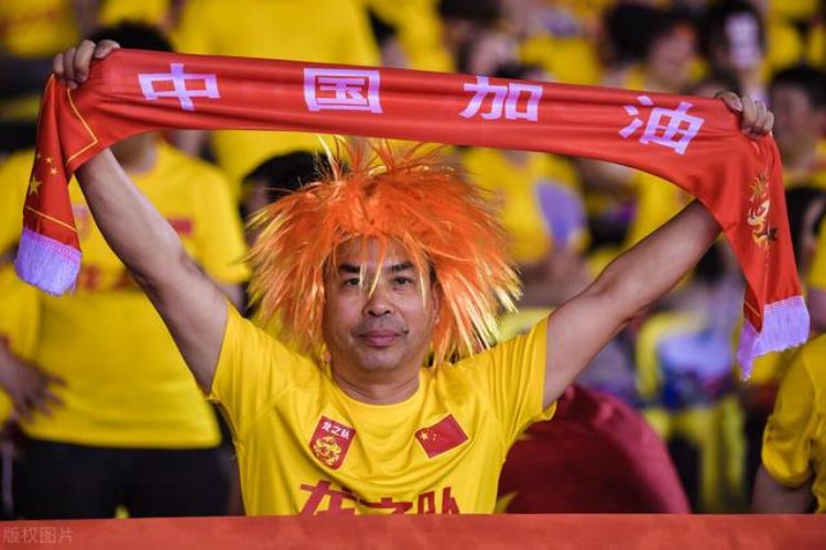 中国足球挺进十二强「中国足球里的深水12强赛折射出的江湖和冷笑」