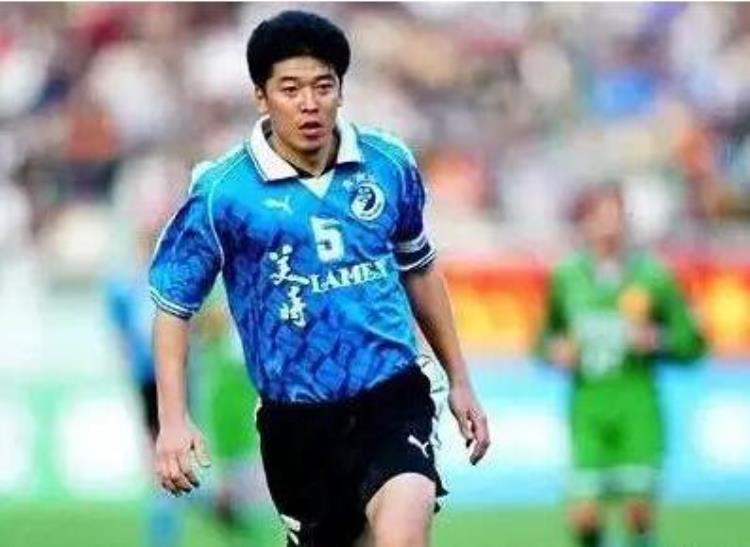 中国男足的5位老大哥锁喉日本球员的排第五郑智只能排第四