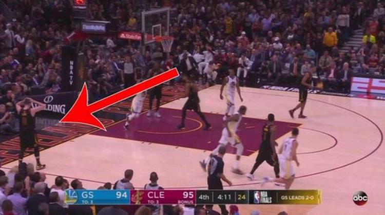 8图看NBA被打懵的时刻G3乐福抱头麦迪35秒打到布朗表情呆滞