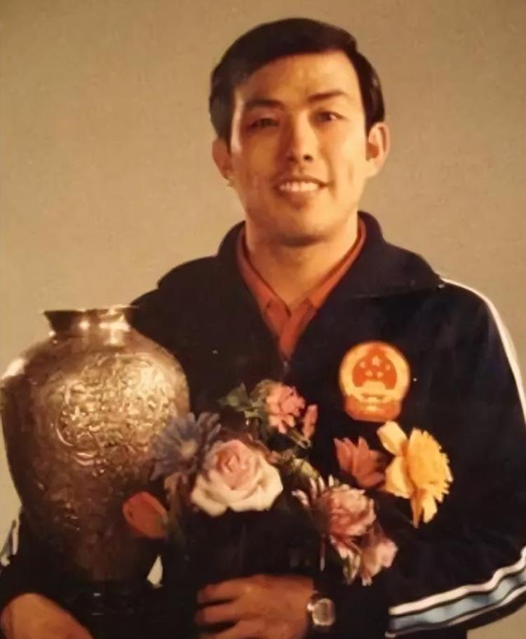 李振恃24岁才进国家队拿过4个世界冠军妻子也是乒乓球国手