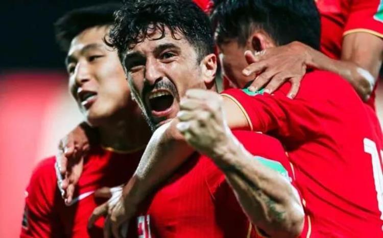 中国足球归化球员洛国富「对中国是真爱了都在传归化球员要回巴西洛国富回应我不会回」