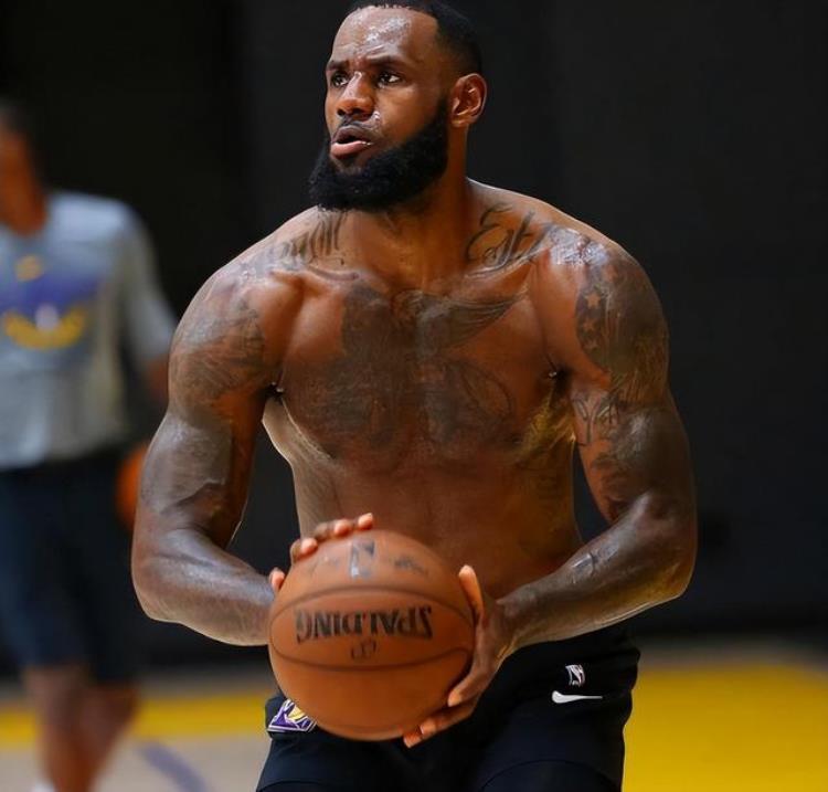nba球星为什么没有腹肌「众所周知NBA球星肌肉很强悍为何很多人几乎没腹肌和胸肌呢」