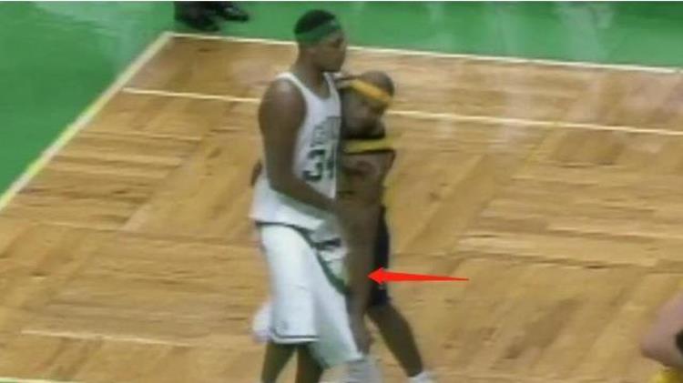 杜兰特贝弗利赛后拥抱「7图看NBA贴身防守瞬间贝弗利趴在杜兰特怀里卢比奥为哈登让路」
