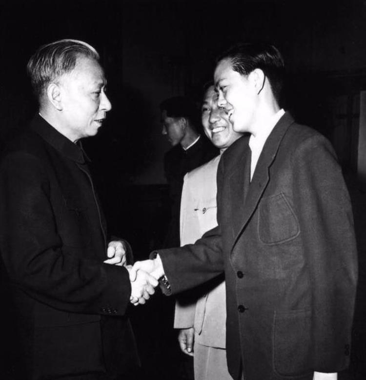 1959年容国团夺得世乒赛冠军庆功宴上周总理说道小珍你过来