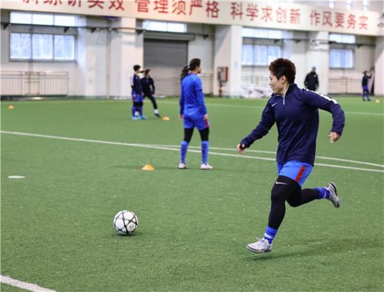 中国女足集训时吃什么怎么练跟着镜头去她们上海集训地看看