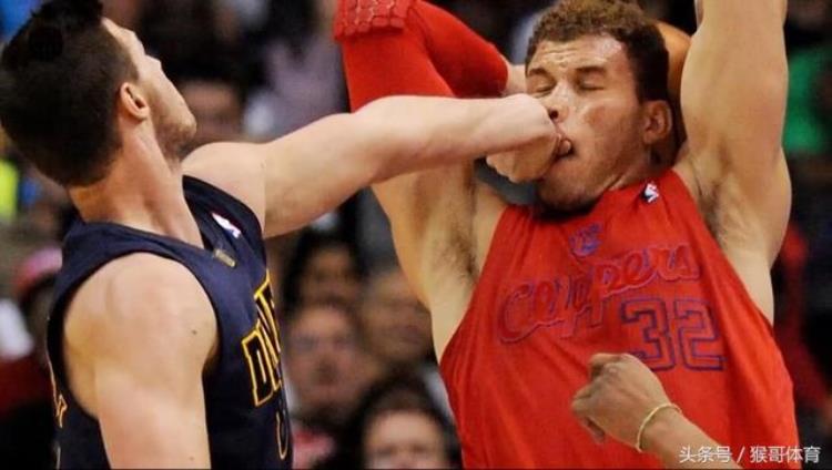 毁球星NBA球星的搞笑抓拍詹姆斯挖鼻孔科比球场公然接吻