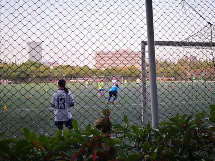 中国大学搞足球是否有前途