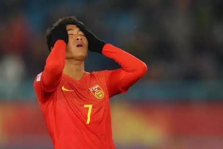 14世预赛国足「中国男足14惨败蒙古球迷呼吁立即就地解散」
