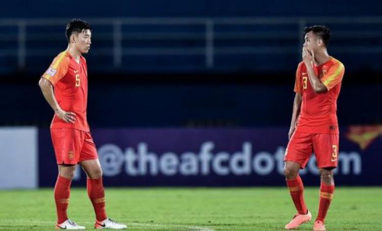 中国足球传来噩耗「一夜之间中国足球连迎两个坏消息中国球迷从沮丧到陷入绝望」