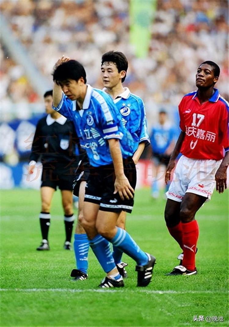97年大连万达球员名单「大连足球史上今天1997年甲A中国AC米兰大连万达31中国国米前卫」