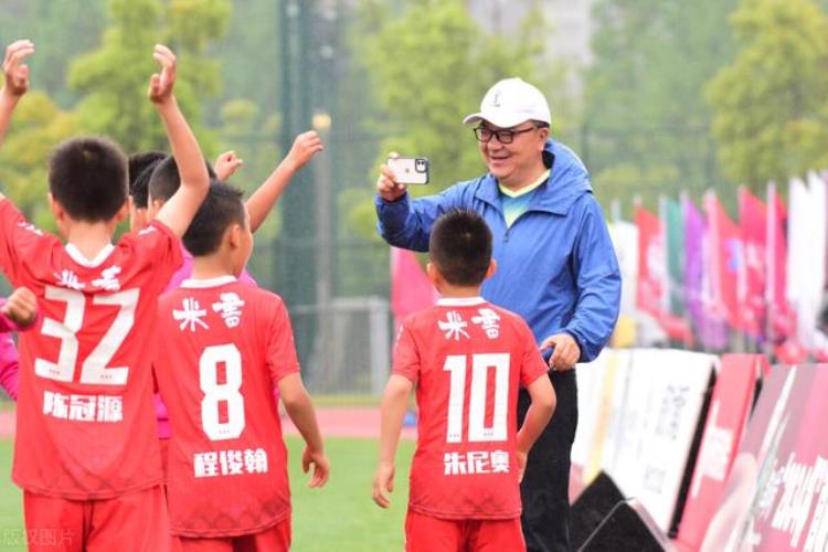 足球人董路「董路继徐根宝之后的又一位中国足球青训教父正在诞生」