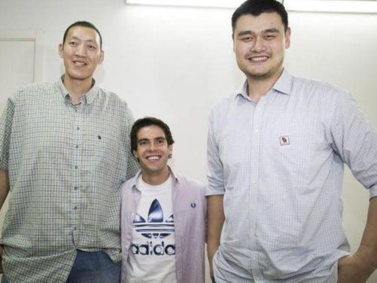 当泰森遇到奥尼尔卡卡遇到姚明你才知跟NBA球星合影太尴尬