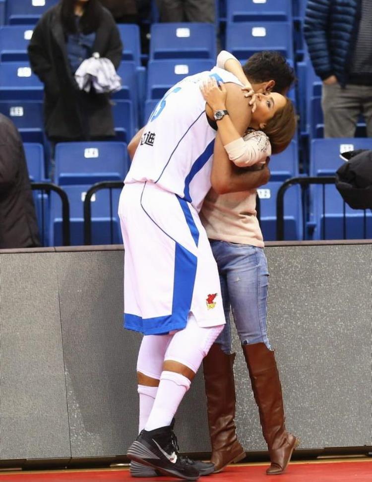 伊朗中锋哈达迪身高多少「37岁哈达迪伊朗完婚夫妻身高相差50公分曾在NBA期间家暴女友」
