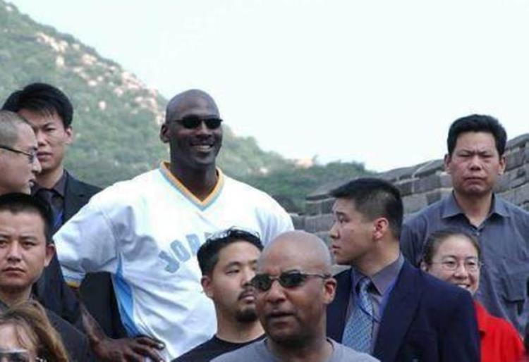 科比在长城扣篮「5个爬上中国长城的NBA巨星科比长城飞扣姚明童年就去过」