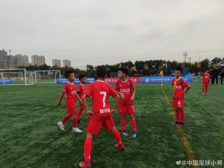 中国足球小将与俱乐部梯队「4个梯队挑战全国中国足球小将超强战绩引领国内青训复苏」