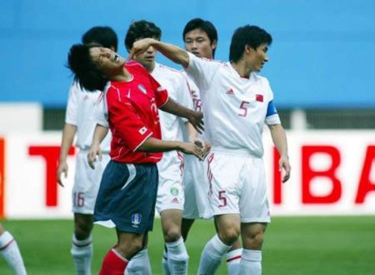 足球比赛裁判误判「裁判裁判你擦亮眼细数那些年中国足球遭遇过的重大误判」
