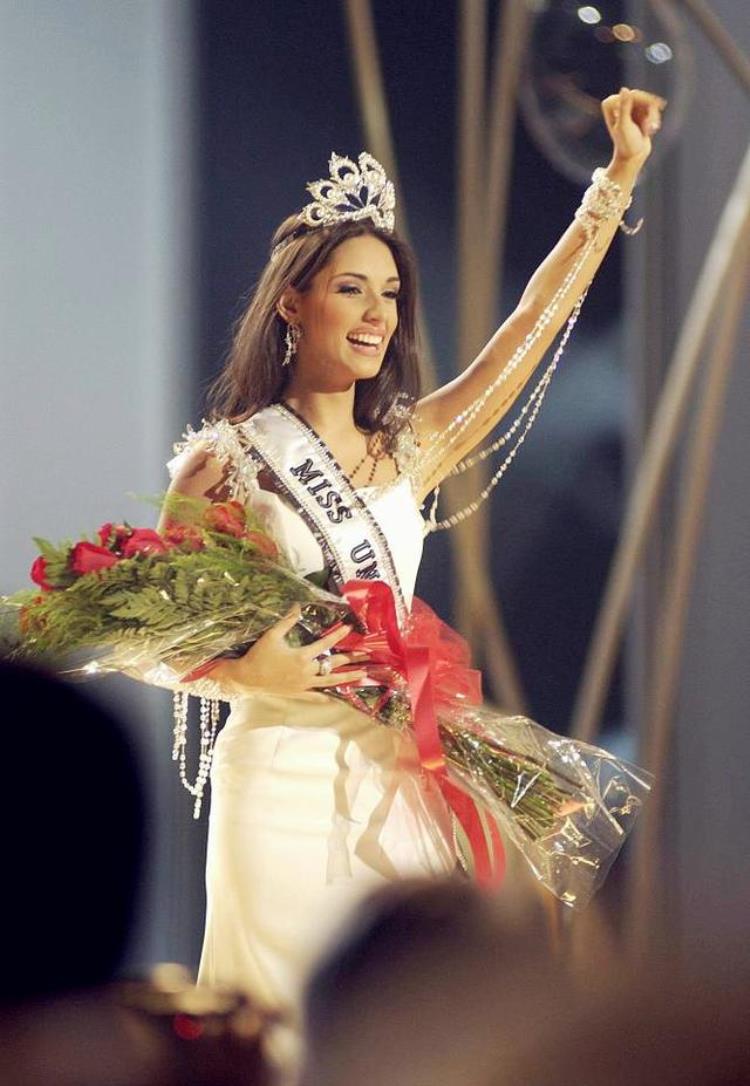 她是世界最高的环球小姐多米尼加的殿堂级美人