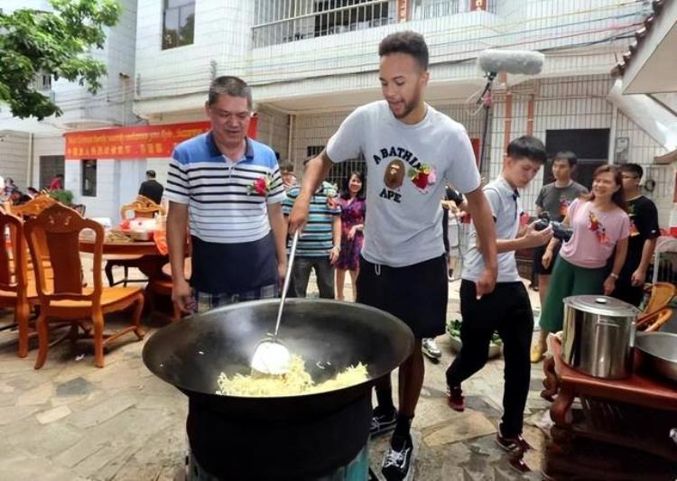中国男篮归化人选「中国篮球要归化两种方案两种选择五人可用一人成最佳人选」