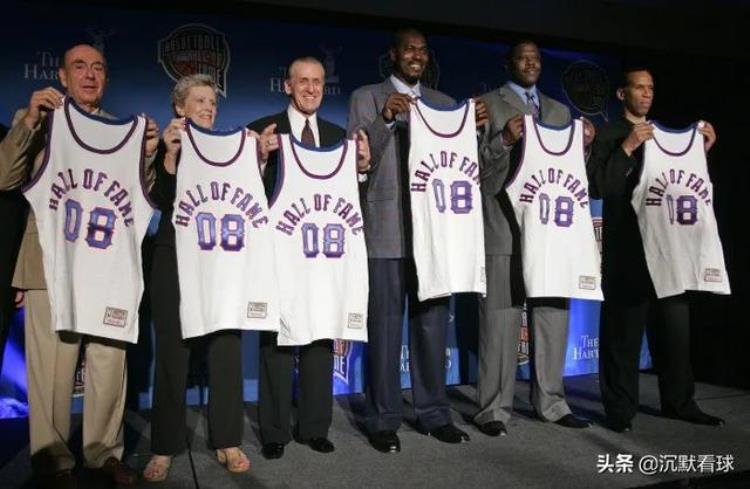近20年nba名人堂入选「NBA历史上十大名人堂2020届星光熠熠居首2009届屈居次席」