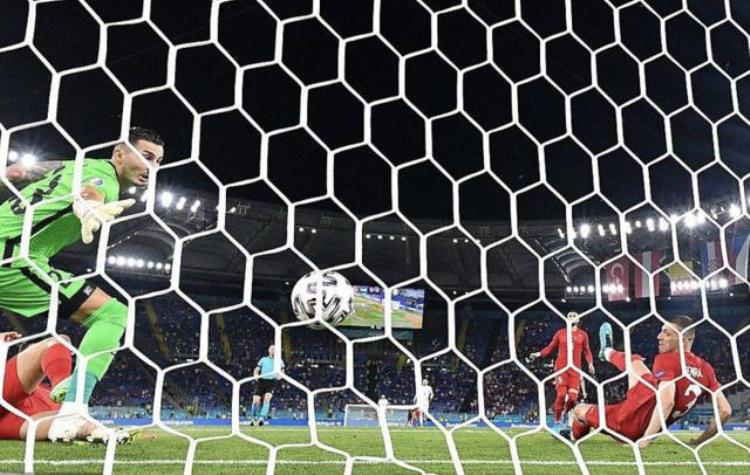 欧洲杯中国对马尔代夫「今夜无人入眠国足大胜马代欧洲杯精彩揭幕世界正在慢慢苏醒」