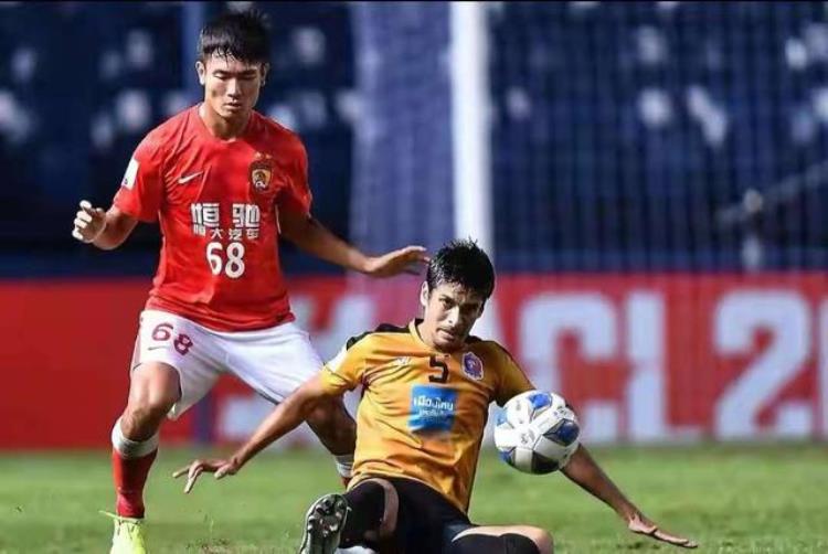 中国足球1:5输给泰国「1比5重现中国足球再次惨败泰国如此尴尬的记录让中国足球蒙羞」