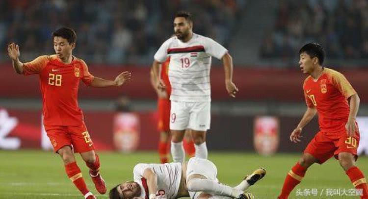 如何评价昨晚中国男足对阵叙利亚的比赛网友热议一针见血