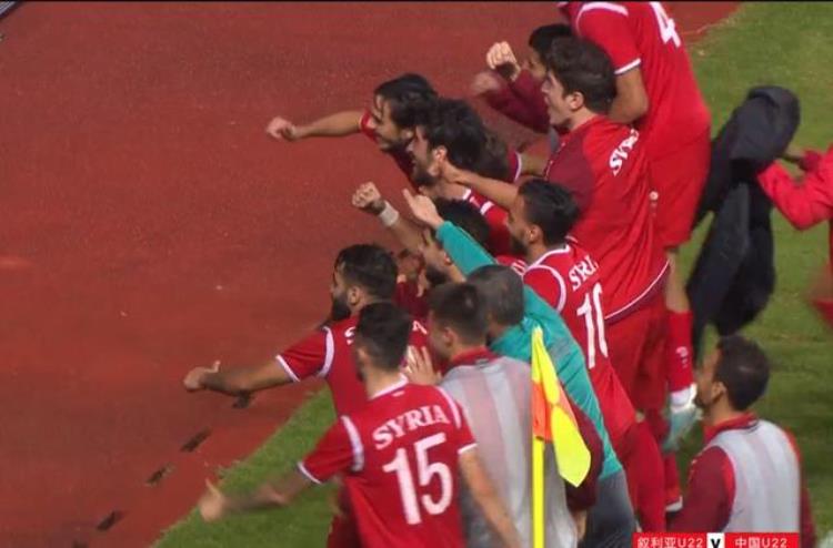 昨天国足对叙利亚的足球比赛「01中国足球再输叙利亚6817名现场观众见证对手疯狂滑跪」